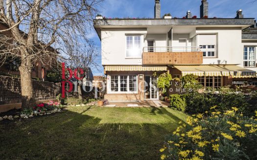 Adosada esquinera en Eixample