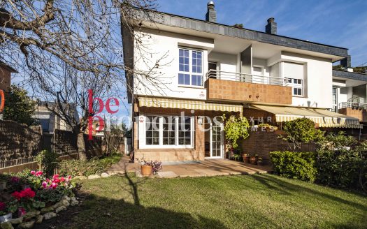 Adosada esquinera en Eixample