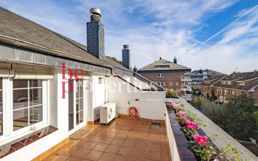 Adosada esquinera en Eixample