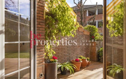 Adosada esquinera en Eixample