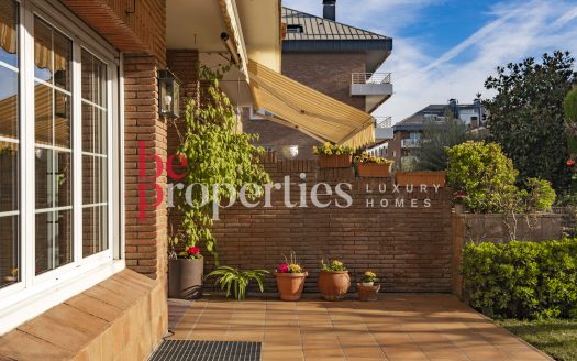 Adosada esquinera en Eixample