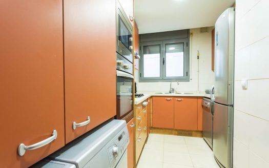 Piso amueblado con 2 piscinas comunitarias, Ideal Inversores.