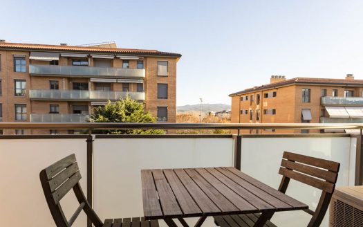 Piso amueblado con 2 piscinas comunitarias, Ideal Inversores.