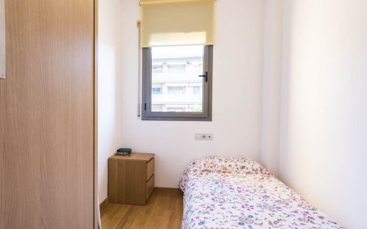 Piso amueblado con 2 piscinas comunitarias, Ideal Inversores.