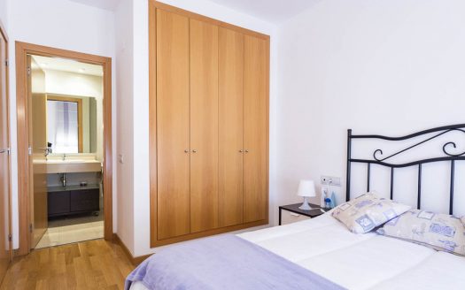 Piso amueblado con 2 piscinas comunitarias, Ideal Inversores.