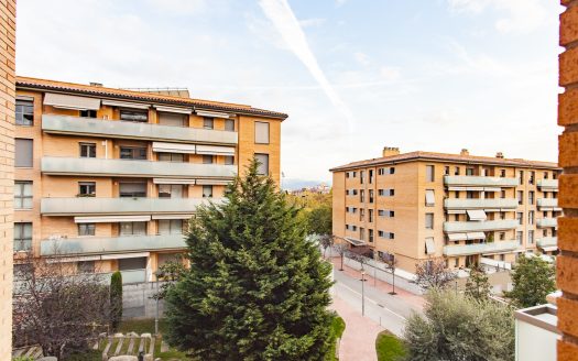 Piso amueblado con 2 piscinas comunitarias, Ideal Inversores.