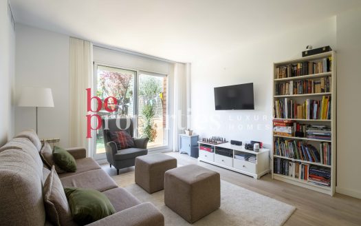 Planta baja impecable en Coll Favà