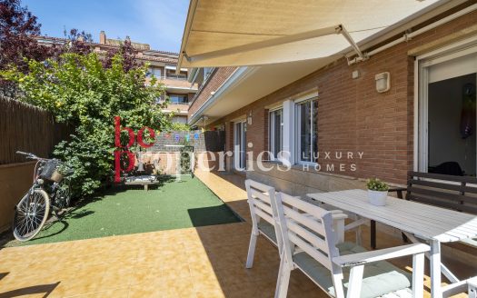 Planta baja impecable en Coll Favà