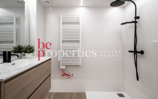 Planta baja impecable en Coll Favà