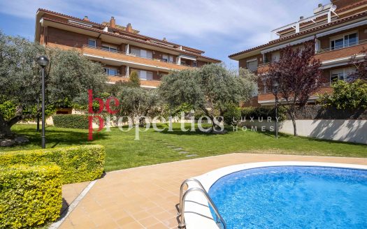 Planta baja impecable en Coll Favà