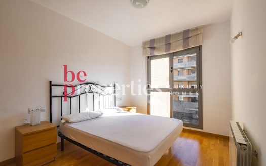 Piso amueblado con 2 piscinas comunitarias, Ideal Inversores.