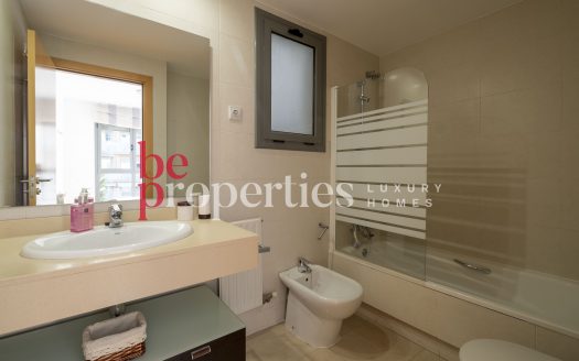 Piso amueblado con 2 piscinas comunitarias, Ideal Inversores.