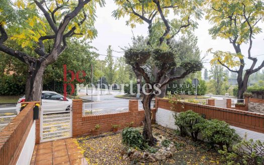 Oportunidad!! Adosada en Coll Favà