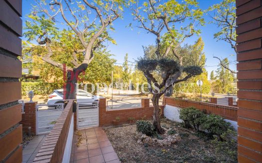 Oportunidad!! Adosada en Coll Favà