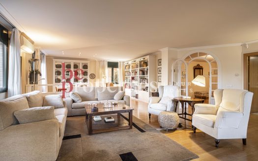 En exclusiva regia planta baja en Eixample, Sant Cugat