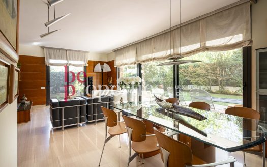 Elegante pareada en el Golf