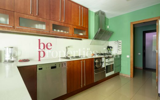 Elegante pareada en el Golf