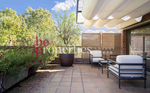 Elegante pareada en el Golf