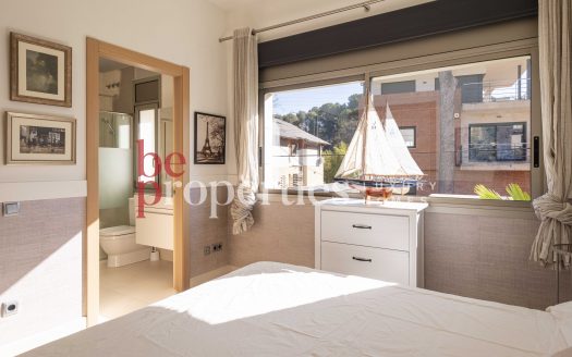 Chalet minimalista cerca estación Valldoreix