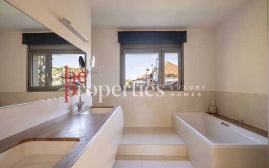 Chalet minimalista cerca estación Valldoreix