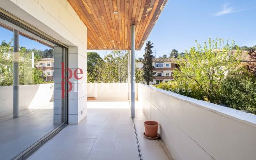 Chalet minimalista cerca estación Valldoreix