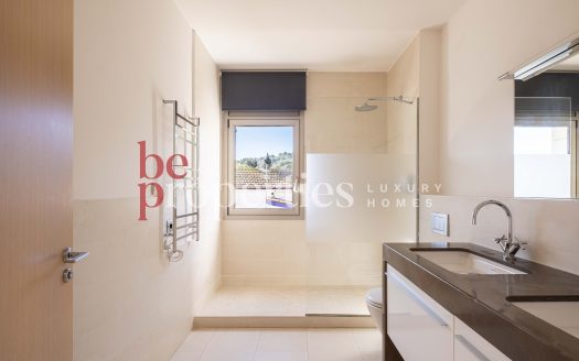 Chalet minimalista cerca estación Valldoreix