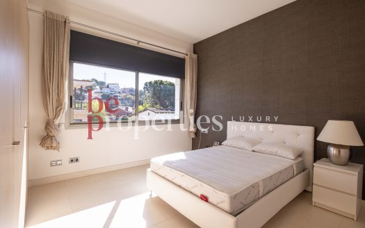 Chalet minimalista cerca estación Valldoreix