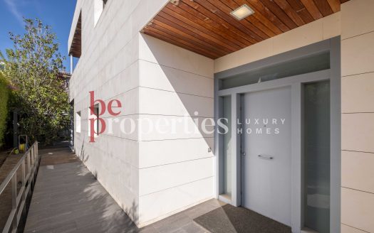 Chalet minimalista cerca estación Valldoreix