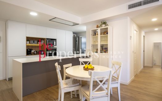 En exclusiva impecable Planta Baja en Coll Favà con inquilino