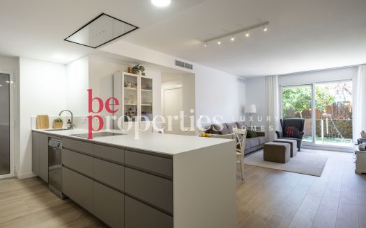 En exclusiva impecable Planta Baja en Coll Favà con inquilino