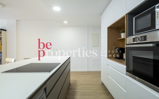 En exclusiva impecable Planta Baja en Coll Favà con inquilino