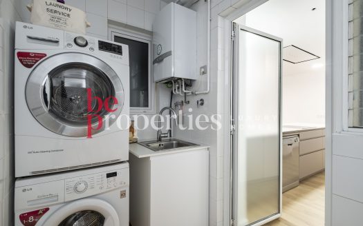 En exclusiva impecable Planta Baja en Coll Favà con inquilino