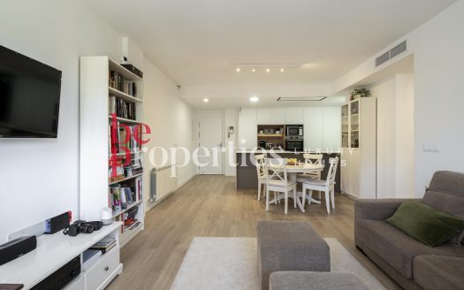 En exclusiva impecable Planta Baja en Coll Favà con inquilino