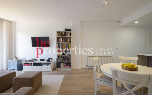 En exclusiva impecable Planta Baja en Coll Favà con inquilino