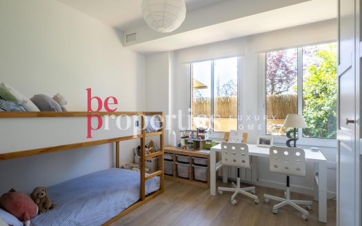 En exclusiva impecable Planta Baja en Coll Favà con inquilino