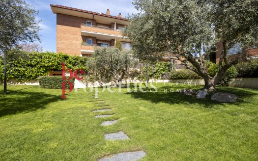 En exclusiva impecable Planta Baja en Coll Favà con inquilino