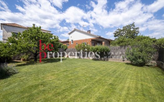 Fantástica unifamiliar com gran jardín en Mirasol