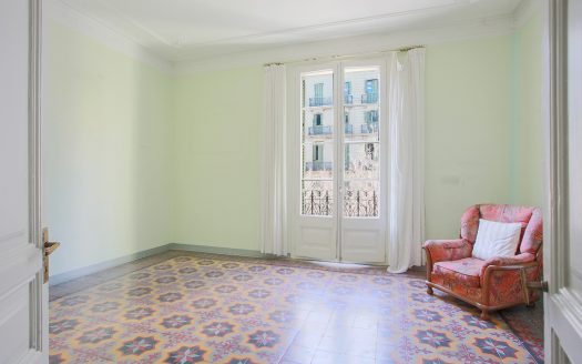 Piso regio a reformar en Rambla de Cataluña