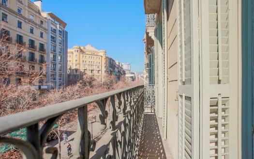 Piso regio a reformar en Rambla de Cataluña