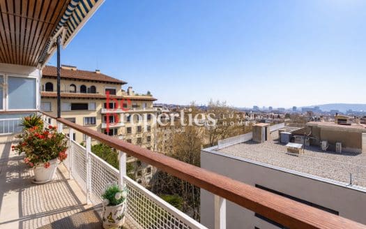 Piso con terraza en Bonanova