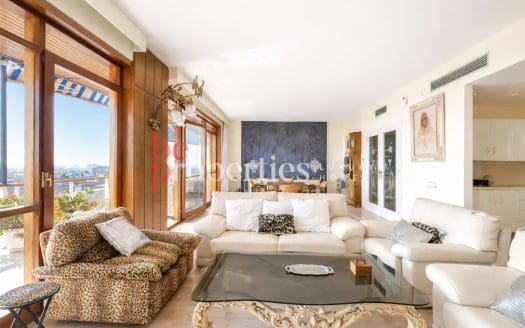 Piso con terraza en Bonanova