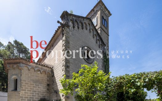 Iglesia vivienda única en la zona