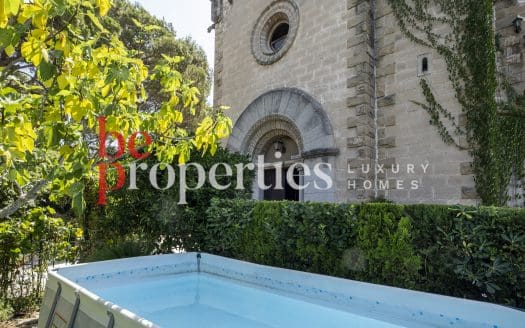 Iglesia vivienda única en la zona