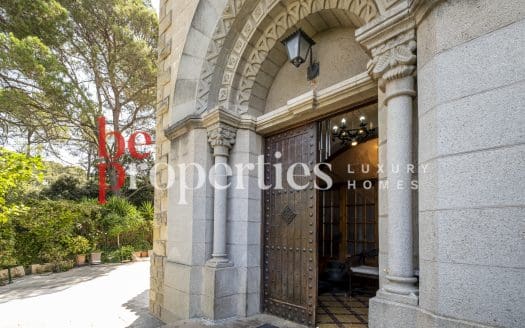 Iglesia vivienda única en la zona