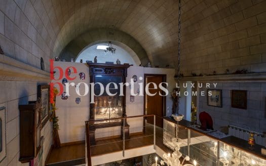 Iglesia vivienda única en la zona