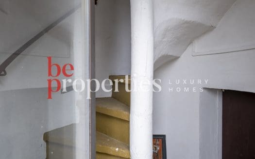Iglesia vivienda única en la zona