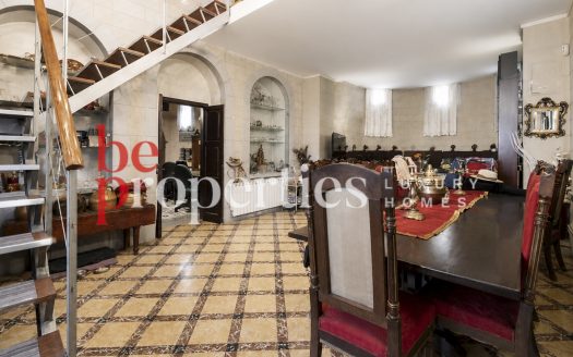 Iglesia vivienda única en la zona
