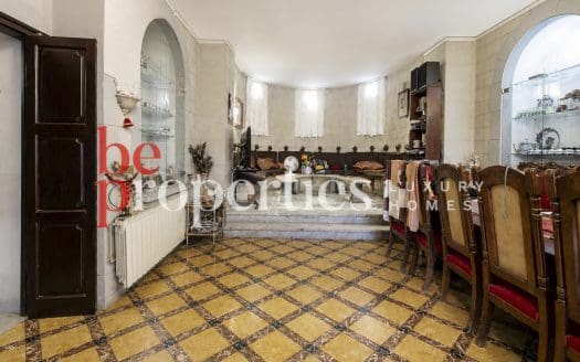 Iglesia vivienda única en la zona