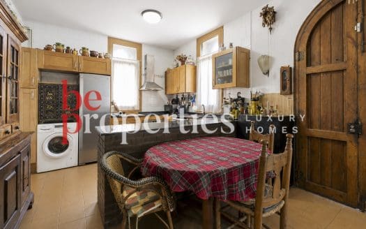 Iglesia vivienda única en la zona