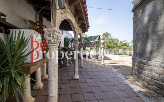Iglesia vivienda única en la zona
